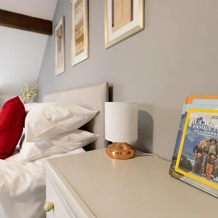 Apartment Katherines Court - Spacious With Rolling Hill Views