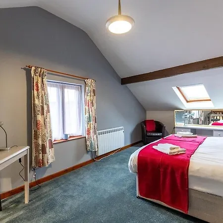 Apartment Katherines Court - Spacious With Rolling Hill Views *