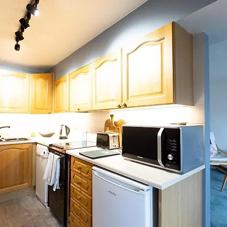 Apartment Katherines Court - Spacious With Rolling Hill Views